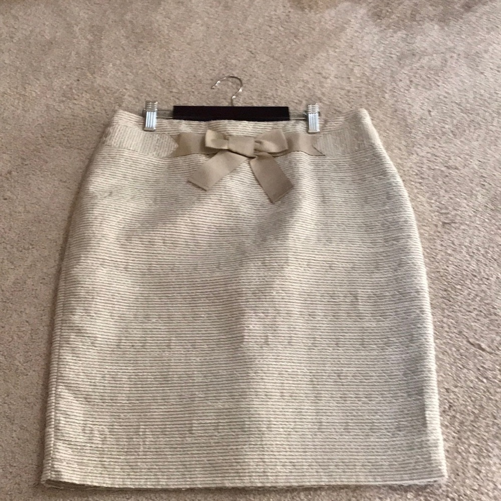 Super cute bow Ann Taylor skirt